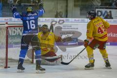 DEL - Eishockey - ERC Ingolstadt - Düsseldorfer EG - Saison 2017/2018 - Führungstreffer zum 1:0 von Brett Olson (#16 ERCI) - Dan Bakala Torwart (#34 Düsseldorf) - jubel - Foto: Meyer Jürgen