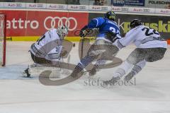 DEL - Eishockey - ERC Ingolstadt - Nürnberg Ice Tigers - Saison 2017/2018 - Niklas Treutle Torwart (#31 Nürnberg) - Thomas Greilinger (#39 ERCI) mit einer Torchance - Oliver Mebus (#22 Nürnberg) - Foto: Meyer Jürgen