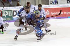 DEL - Eishockey - Saison 2017/2018 - ERC Ingolstadt - Straubing Tigers - Laurin Braun (ERC 97) gegen Austin Madaisky (2 Straubing)