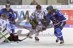 DEL - Eishockey - Saison 2017/2018 - ERC Ingolstadt - Straubing Tigers - James Bettauer (16 Straubing) Greg Mauldin (ERC 20)