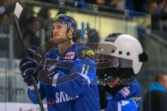 DEL - Eishockey - ERC Ingolstadt - Grizzlys Wolfsburg - Saison 2017/2018 - Benedikt Schopper (#11 ERCI) bedankt sich bei den Fans - klatschen - jubel - Foto: Meyer Jürgen