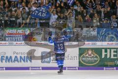 DEL - Eishockey - ERC Ingolstadt - Düsseldorfer EG - Saison 2017/2018 - Mike Collins (#13 ERCI) bedankt sich bei den Fans - jubel - Foto: Meyer Jürgen