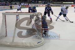 DEL - Eishockey - ERC Ingolstadt - Adler Mannheim - Saison 2017/2018 - John Laliberte (#15 ERCI) mit einem Schuss auf das Tor - Denis Endras Torwart (#44 Mannheim) - Foto: Meyer Jürgen