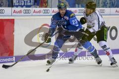 DEL - Eishockey - ERC Ingolstadt - Saison 2017/2018 - ERC Ingolstadt - Straubing Tigers - Matt Pelech (#23 ERCI) - Alexander Oblinger (Nr.20, Straubing Tigers) - Foto: Meyer Jürgen