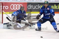 DEL - Eishockey - ERC Ingolstadt - Schwenninger Wild Wings - Saison 2017/2018 - Torwart Timo Pielmeier (ERC 51) mit Fabio Wagner (ERC 5)