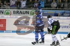 DEL - Eishockey - ERC Ingolstadt - Saison 2017/2018 - ERC Ingolstadt - Straubing Tigers - Das erste Tor von Thomas Greilinger (#39 ERCI) in der neuen Saison - Jubel - Foto: Meyer Jürgen