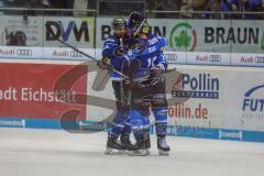 DEL - Eishockey - ERC Ingolstadt - Grizzlys Wolfsburg - Saison 2017/2018 - Der Siegtreffer in der Verlängerung zum 2:1 durch Brett Olson (#16 ERCI) - jubel - Ville Koistinen (#10 ERCI)Heute mit #78 - Mike Collins (#13 ERCI) - Foto: Meyer Jürgen
