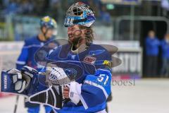 DEL - Eishockey - ERC Ingolstadt - EHC Red Bull München - Saison 2017/2018 - Die Mannschaft bedankt sich bei den Fans - jubel - Timo Pielmeier (#51Torwart ERCI) - Foto: Meyer Jürgen