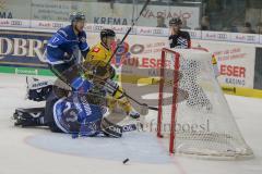 DEL - Eishockey - ERC Ingolstadt - Krefeld Pinguine - Saison 2017/2018 - Christoph Gawlik (#19 Krefeld) mit dem Führungstreffer zum 2.3 - Petr Taticek (#17 ERCI) - Jubel - Jochen Reimer (#32Torwart ERCI) - Foto: Meyer Jürgen