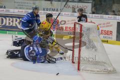 DEL - Eishockey - ERC Ingolstadt - Krefeld Pinguine - Saison 2017/2018 - Christoph Gawlik (#19 Krefeld) mit dem Führungstreffer zum 2.3 - Petr Taticek (#17 ERCI) - Jubel - Jochen Reimer (#32Torwart ERCI) - Foto: Meyer Jürgen