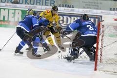 DEL - Eishockey - ERC Ingolstadt - Krefeld Pinguine - Saison 2017/2018 - Jochen Reimer (#32Torwart ERCI) - Jordan Caron (#57 Krefeld) - Foto: Meyer Jürgen