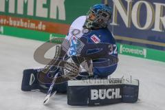 DEL - Eishockey - ERC Ingolstadt - Schwenninger Wild Wings - Saison 2017/2018 - Jochen Reimer (#32Torwart ERCI) beim warm machen - streching - Foto: Meyer Jürgen