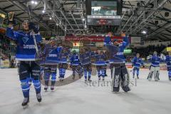 DEL - Eishockey - ERC Ingolstadt - Schwenninger Wild Wings - Saison 2017/2018 - Die Mannschaft bedankt sich bei den Fans - jubel - Foto: Meyer Jürgen