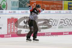 DEL - Eishockey - ERC Ingolstadt - Adler Mannheim - Saison 2017/2018 - Der Schiedsrichter gibt nach dem Videobeweis das Tor nicht - Foto: Meyer Jürgen