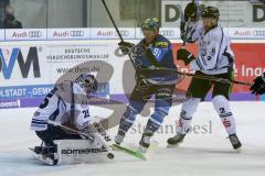 DEL - Eishockey - ERC Ingolstadt - Saison 2017/2018 - ERC Ingolstadt - Straubing Tigers - Torwart Sebastian Vogl (Nr.25, Straubing Tigers) - Laurin Braun (#91 ERCI) - Foto: Meyer Jürgen