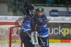 DEL - Eishockey - ERC Ingolstadt - Düsseldorfer EG - Saison 2017/2018 - Patrick McNeill (#2 ERCI) gratuliert Timo Pielmeier (#51Torwart ERCI) zum Shootout - Foto: Meyer Jürgen