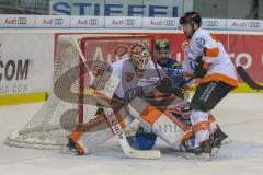 DEL - Eishockey - ERC Ingolstadt - Grizzlys Wolfsburg - Saison 2017/2018 - Jerry Kuhn Torwart(#35 Wolfsburg) - Kael Mouillierat (#22 ERCI) - Foto: Meyer Jürgen