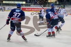 DEL - Eishockey - ERC Ingolstadt - Adler Mannheim - Saison 2017/2018 - Sean Sullivan (#37 ERCI) mit einem Schuss auf das Tor - Thomas Larkin (#37 Mannheim) - Christoph Ullmann (#47 Mannheim) - Foto: Meyer Jürgen