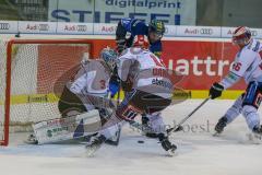 DEL - Eishockey - ERC Ingolstadt - Schwenninger Wild Wings - Saison 2017/2018 - Darin Olver (#40 ERCI) mit einer Torchance - Dustin Strahlmeier Torwart (#34 Schwenningen) - Foto: Meyer Jürgen