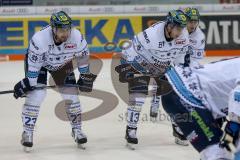 DEL - Eishockey - ERC Ingolstadt - Adler Mannheim - Saison 2017/2018 - Matt Pelech (#23 ERCI) - Mike Collins (#13 ERCI) beim Bully - Foto: Meyer Jürgen
