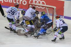 DEL - Eishockey - ERC Ingolstadt - Eisbären Berlin - Saison 2017/2018 - Brett Olson (#16 ERCI) mit einer Torchance - Petri Vehanen Torwart (#31 Berlin) - Foto: Meyer Jürgen