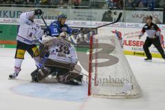 DEL - Eishockey - ERC Ingolstadt - Eisbären Berlin - Saison 2017/2018 - John Laliberte (#15 ERCI) mit einer Torchance - Jens Baxmann (#29 Berlin) - Marvin Cüpper Torwart (#39 Berlin) - Foto: Meyer Jürgen