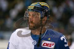 DEL - Eishockey - ERC Ingolstadt - Nürnberg Ice Tigers - Saison 2017/2018 - Sean Sullivan (#37 ERCI) beim warm machen - Foto: Meyer Jürgen