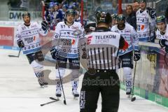 DEL - Eishockey - ERC Ingolstadt - Adler Mannheim - Saison 2017/2018 - Brett Olson (#16 ERCI) schiesst den 3:3 Ausgleichstreffer - juel - Fabio Wagner (#5 ERCI) - David Elsner (#61 ERCI) - Greg Mauldin (#20 ERCI) - Foto: Meyer Jürgen