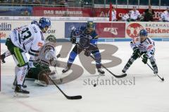 DEL - Eishockey - ERC Ingolstadt - Augsburger Panther - Saison 2017/2018 - Darin Olver (#40 ERCI) -Ben Meisner Torwart (#30 AEV) - Foto: Meyer Jürgen