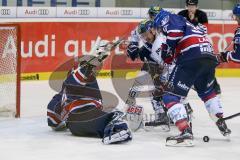 DEL - Eishockey - ERC Ingolstadt - Adler Mannheim - Saison 2017/2018 - Kael Mouillierat (#22 ERCI) - Denis Endras Torwart (#44 Mannheim) - Darin Olver (#40 ERCI) - Foto: Meyer Jürgen