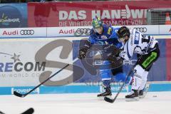 DEL - Eishockey - Saison 2017/2018 - ERC Ingolstadt - Straubing Tigers - Brandon Buck (ERC 9) Thomas Brandl (12 Straubing)