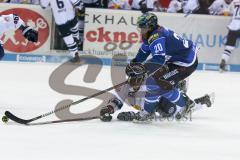 DEL - Eishockey - ERC Ingolstadt - EHC Red Bull München - Saison 2017/2018 - Greg Mauldin (#20 ERCI) - Patrick Hager (#52 München) - Foto: Meyer Jürgen