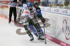 DEL - Eishockey - ERC Ingolstadt - Augsburger Panther - Saison 2017/2018 - Matt Pelech (#23 ERCI) - Brady Lamb (#2 AEV) - an der Bande - Foto: Meyer Jürgen