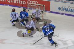 DEL - Eishockey - ERC Ingolstadt - Eisbären Berlin - Saison 2017/2018 - Joachim Ramoser (#47 ERCI) mit einem Schuss auf das Tor - Petri Vehanen Torwart (#31 Berlin) - Foto: Meyer Jürgen