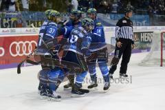DEL - Eishockey - Saison 2017/2018 - ERC Ingolstadt - Iserlohn Roosters - rechts Tim Stapleton (ERC 19) trifft zum 1:0 Tor Jubel, erste Tor für den ERCIm it Dustin Friesen (ERC 14) Sean Sullivan (ERC 37)