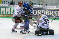 DEL - Eishockey - ERC Ingolstadt - Eisbären Berlin - Saison 2017/2018 - John Laliberte (#15 ERCI) mit einer Torchance - Jens Baxmann (#29 Berlin) - Marvin Cüpper Torwart (#39 Berlin) - Foto: Meyer Jürgen