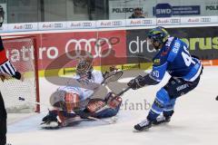 DEL - Eishockey - Saison 2017/2018 - ERC Ingolstadt - Iserlohn Roosters - Darin Olver (ERC 40) trifft gegen Torwart Sebastian Dahm (IR 31) zum Tor 2:1 Jubel Führung