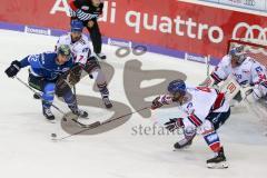 DEL - Eishockey - ERC Ingolstadt - Adler Mannheim - Saison 2017/2018 - Kael Mouillierat (#22 ERCI) - Chet Pickard Torwart (#34 Mannheim) - Sinan Akdag (#7 Mannheim) - Foto: Meyer Jürgen