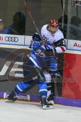DEL - Eishockey - ERC Ingolstadt - Kölner Haie - Saison 2017/2018 - Kael Mouillierat (#22 ERCI) im Zweikampf an der Bande - Pascal Zerressen(#27 Köln) - Foto: Meyer Jürgen