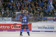 DEL - Eishockey - ERC Ingolstadt - Schwenninger Wild Wings - Saison 2017/2018 - Thomas Greilinger (#39 ERCI) schiesst den Führungstreffer zum 2:1 - jubel - bedankt sich bei den Fans - Foto: Meyer Jürgen