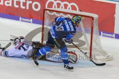 DEL - Eishockey - ERC Ingolstadt - EHC Red Bull München - Saison 2017/2018 - Thomas Greilinger (#39 ERCI) erziehlt seinen 200 DEL Treffer und den 5:4 Siegtreffer in der Verlängerung - jubel - David Leggio Torwart (#73 München) - Foto: Meyer Jürgen