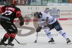 DEL - Eishockey - ERC Ingolstadt - Kölner Haie - Saison 2017/2018 - David Elsner (#61 ERCI) - Pascal Zerressen(#27 Köln) - Foto: Meyer Jürgen