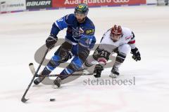 DEL - Eishockey - ERC Ingolstadt - Kölner Haie - Darin Olver (ERC 40) und rechts Nico Krämmer hinten