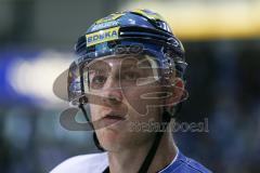 DEL - Eishockey - ERC Ingolstadt - Nürnberg Ice Tigers - Saison 2017/2018 - Patrick McNeill (#2 ERCI)  beim warm machen - Foto: Meyer Jürgen