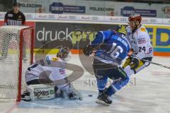 DEL - Eishockey - ERC Ingolstadt - Eisbären Berlin - Saison 2017/2018 - Brett Olson (#16 ERCI) - Petri Vehanen Torwart (#31 Berlin) - Andre Rankel (#24 Berlin) - Foto: Meyer Jürgen