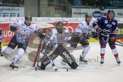 DEL - Eishockey - ERC Ingolstadt - Adler Mannheim - Saison 2017/2018 - Matt Pelech (#23 ERCI) schiebt das Tor um - Jochen Reimer (#32Torwart ERCI) - Foto: Meyer Jürgen