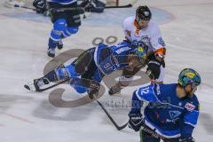DEL - Eishockey - ERC Ingolstadt - Grizzlys Wolfsburg - Saison 2017/2018 - Laurin Braun (#91 ERCI) wird gefoult - Foto: Meyer Jürgen