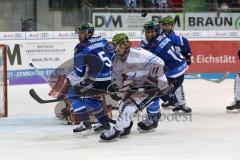 DEL - Eishockey - Saison 2017/2018 - ERC Ingolstadt - Iserlohn Roosters - Fabio Wagner (ERC 5) #Christopher Brown (IR 11) und rechts Mike Collins (ERC 13) im Angriff
