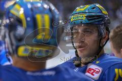 DEL - Eishockey - ERC Ingolstadt - Schwenninger Wild Wings - Saison 2017/2018 - John Laliberte (#15 ERCI) unterhält sich mit Thomas Greilinger (#39 ERCI) - Foto: Meyer Jürgen