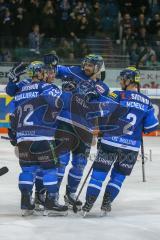 DEL - Eishockey - ERC Ingolstadt - Krefeld Pinguine - Saison 2017/2018 - Kael Mouillierat (#22 ERCI) trifft zum 3:0  - jubel - Laurin Braun (#91 ERCI) - Patrick McNeill (#2 ERCI) - Matt Pelech (#23 ERCI) - Foto: Meyer Jürgen